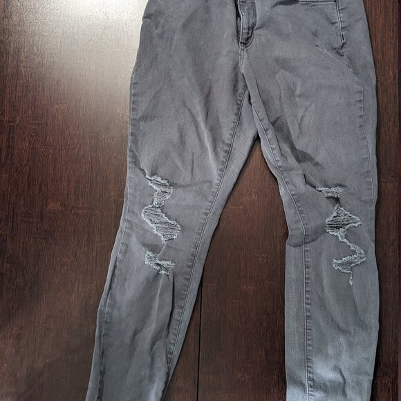 Grey Universal Thread skinny jeans - Picture 1 of 3